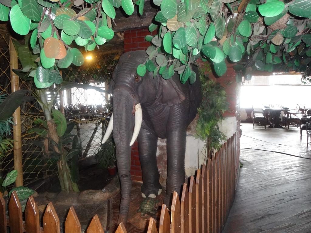 Ohris Banjara Hotel Hyderabad Exterior foto